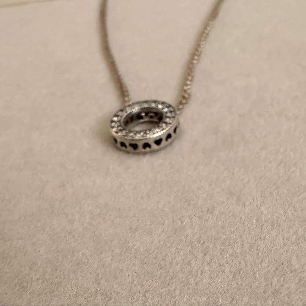 Pandora Signature Reversible Pavé & Logo Circle Necklace - Picture 8 of 9